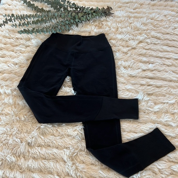 NWOT Alo Yoga High-Waist Alosoft Lounge Legging Black M - Picture 2 of 9